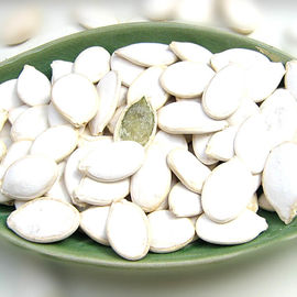 低カロリーの未加工発生させたナット、カボチャ種の穀粒のサイズによってふるわれるナット