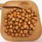ビタミンの完全な栄養価が高いの上塗を施してある焼かれた揚げられていたひよこ豆は精選します