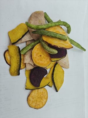 フルーツと野菜チップスとフルーツと野菜チップス