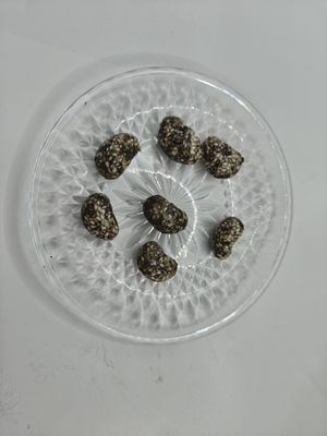 黒と白の芝生カシューナッツ