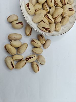 食欲を満たすロースト塩味ピスタチオ殻付き無料サンプル
