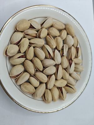食欲を満たすロースト塩味ピスタチオ殻付き無料サンプル