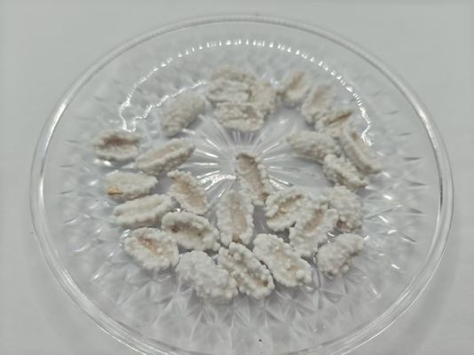 高タンパク質のミルクで覆われたピーナッツ