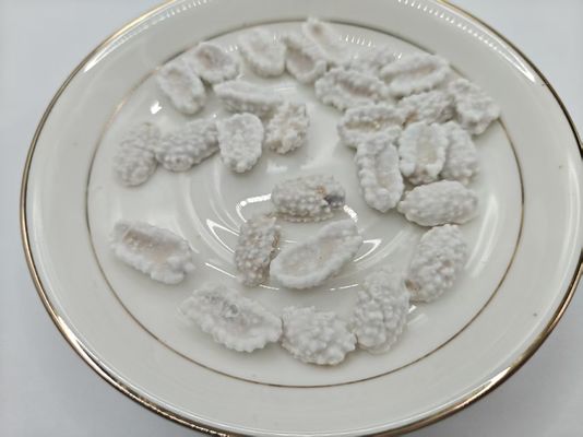 高タンパク質のミルクで覆われたピーナッツ