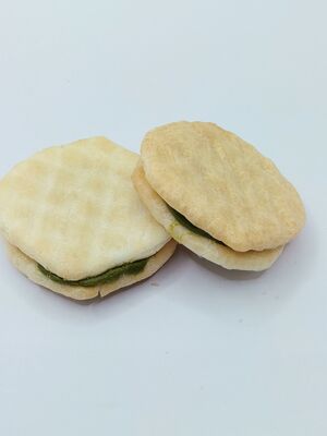 サクサク食感とバランスのとれた味わいの大豆スナック用プレミアム抹茶入りせんべい