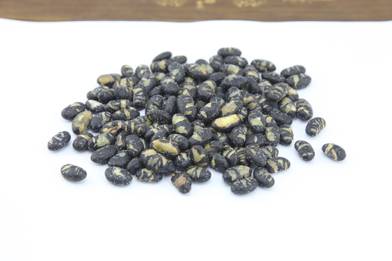 完全菜食主義者のおいしいニンニクの味によって焼かれる黒豆の軽食のハラールの証明書