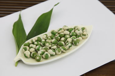 シャキッとした歯応えが良い揚げられていたグリーンピースの軽食のニンニクの味は塗った