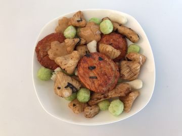 おいしい米のクラッカーの組合せの軽食の超小形素子は胃のためのよい含んでいました