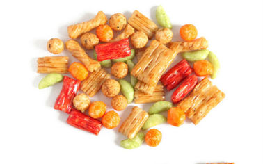 サイズによってふるわれるプレッツェルのクラッカーの組合せのシャキッとした好み食品着色料の日本様式無し