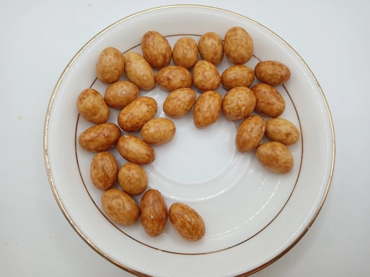 カバーされた脆いピーナッツ