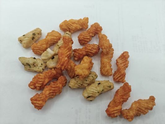海藻と大豆ソースの味の融合と混ぜた米クレイカー